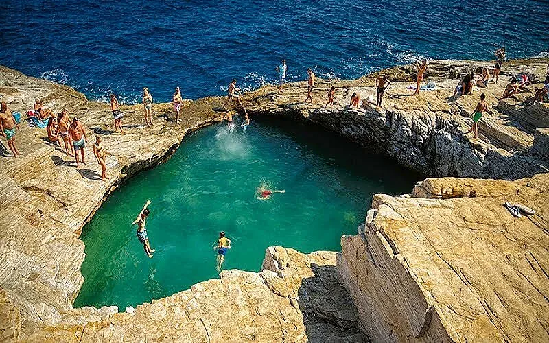 Битка! Гръцки остров подлуди родното море