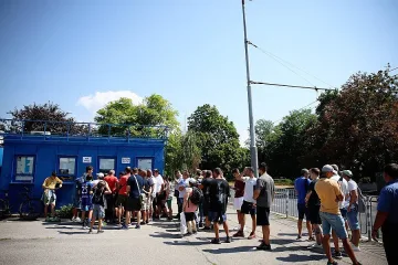 Невиждано от години! Чакат повече от час за Левски - Айнтрахт