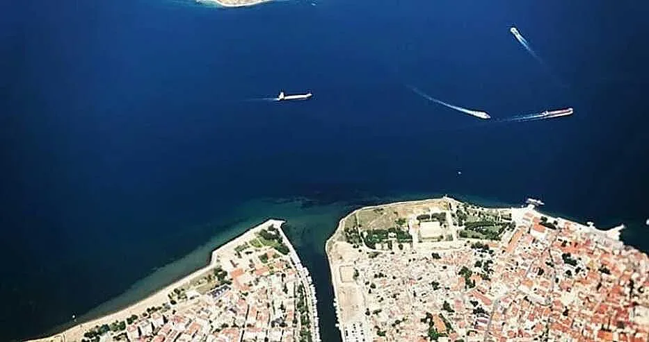 Дарданелите отново блокирани. Огнените стихии продължават