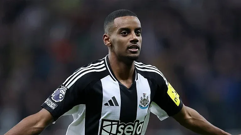 Ливърпул тръгва за Исак. Ето я схемата