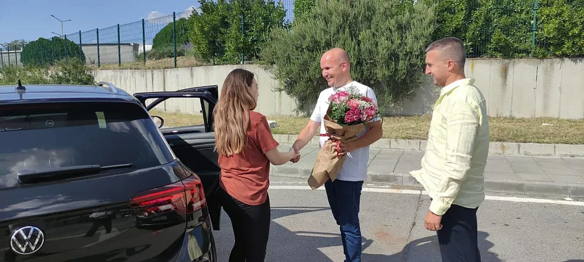 Изненада за Нургюл на границата. Кой я посрещна? СНИМКИ