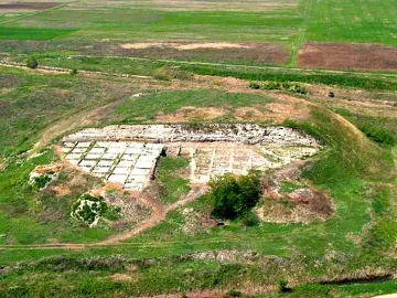 Могилата "Юнаците" крие тайни на древно селище