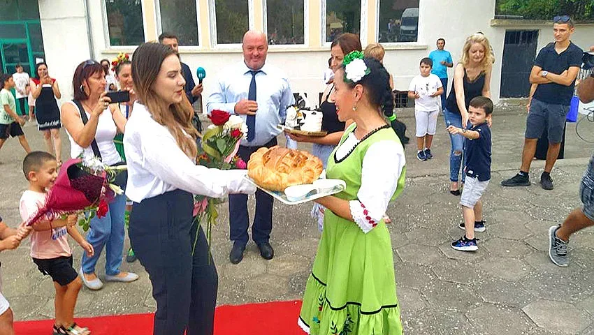 Празник в Крепча! Посветиха стихове на Нургюл СНИМКИ