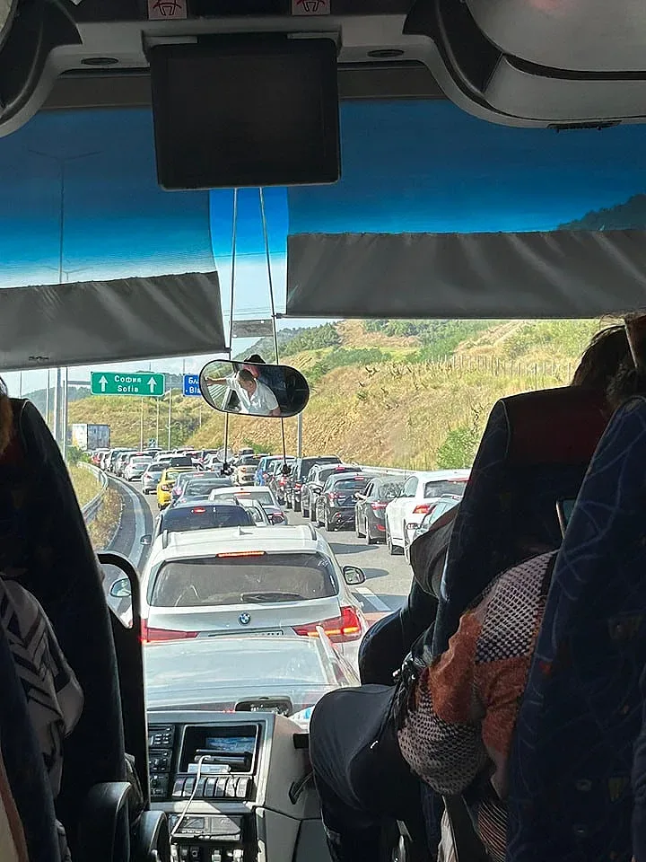 На вниманието на шофьорите! Тапи към София