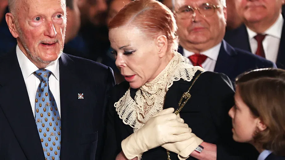 Напълно преобразена! Княгиня Калина се появи в знаково градче /СНИМКИ/