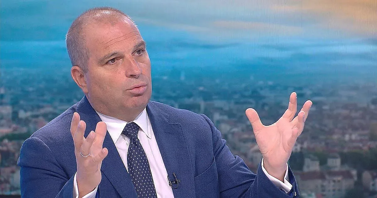 Министър Караджов със смайваща версия за дрона над летище София