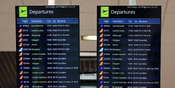 Пътници си скубят косите по летища в Англия. Хаосът продължава