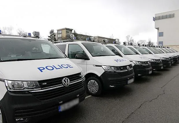 Автомобили за специални акции ще получи МВР
