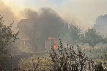 Ад под небето в Ямболско. Бакаджик е в пламъци, цяло село изгоря /СНИМКИ/