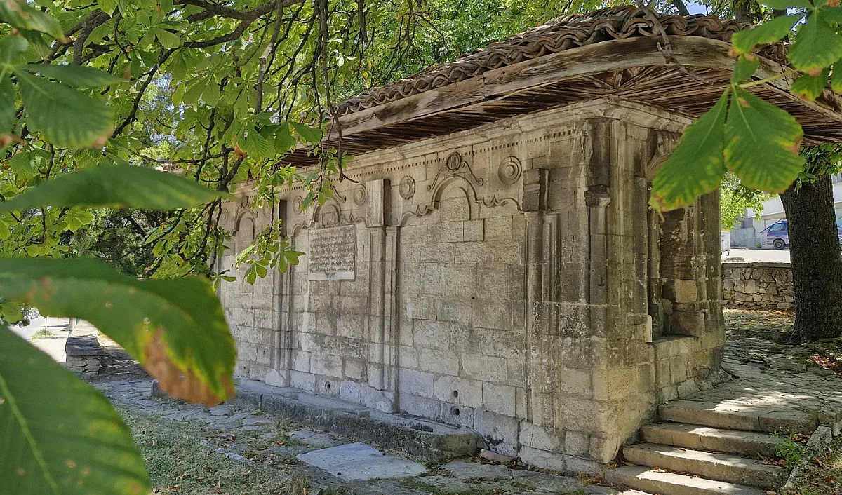 След десетилетия! Вода потича от най-красивата ни чешма