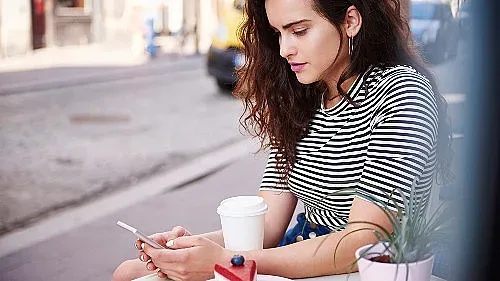 Потребителите консумират видео съдържание в движение повече от всякога