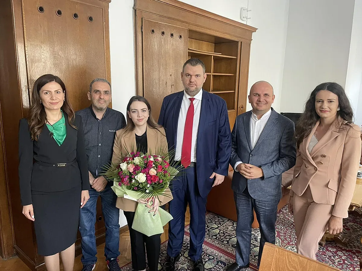 Пеевски посрещна Нургюл в парламента, какво й обеща