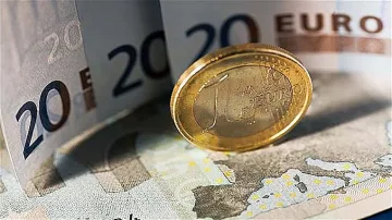 Ето какво ще стане със спестяванията ни в банката след еврото