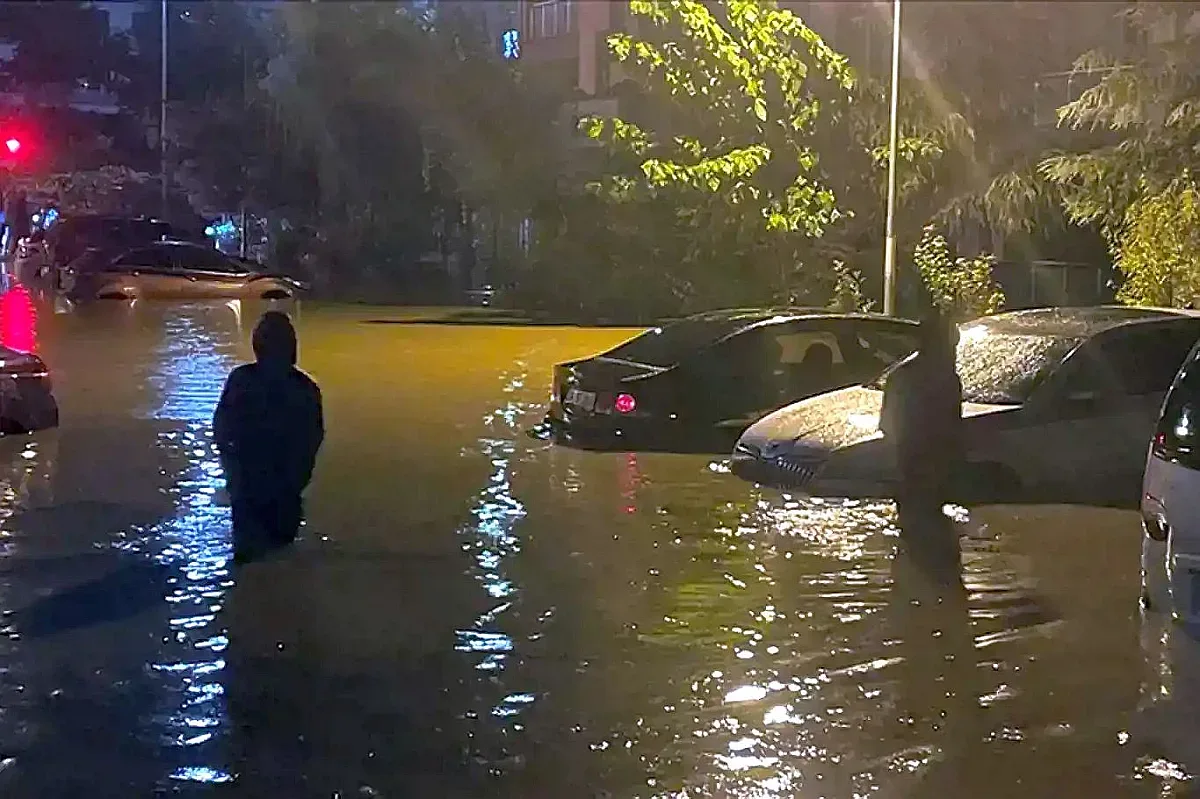 Смърт и ужас и от наводнение в Истанбул