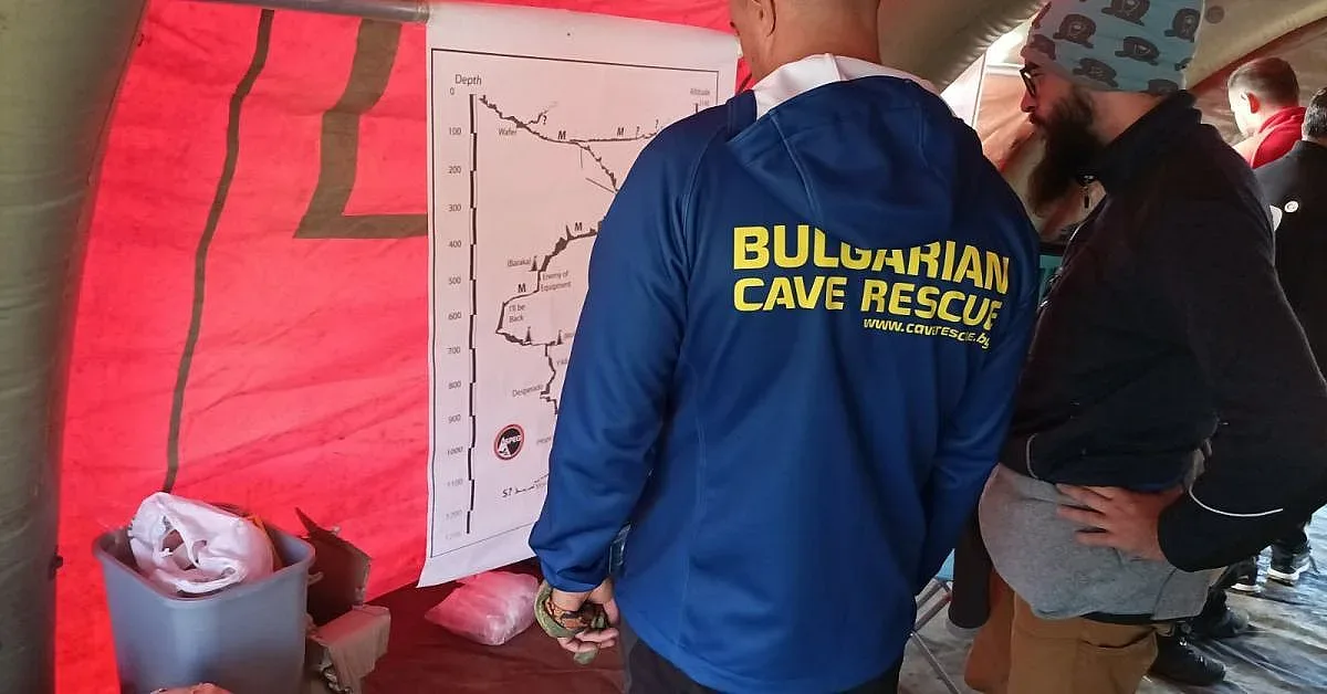Ужас в турска пещера! 19 българи спасяват американец