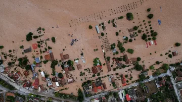 Продължава спасителната операция в наводнените райони в Гърция