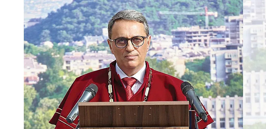 Проф. Пламен Моллов - най-добрият шахматист сред ректорите