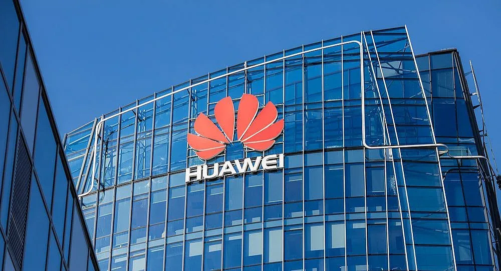 Хуауей награди отличници от Висшето училище по телекомуникации и пощи