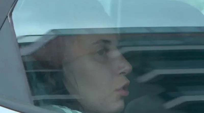 Прибраха колата на девойка, псува на бензиностанция