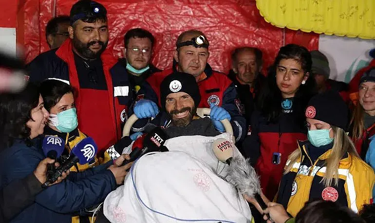 Успех! Извадиха закъсалия американец от дълбоката турска пещера