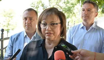Нинова се нахвърли на Радев заради шефовете на службите