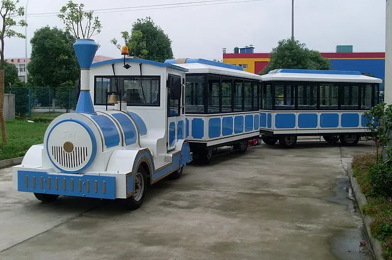 Шофьор на влакче побърка Слънчев бряг! Последствията