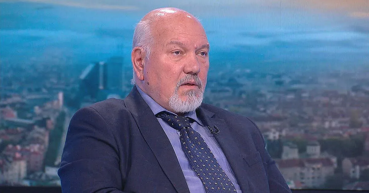 Стратег на Радев каза истината за службите и поряза парламента