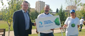 Брези и японски вишни красят южната част на парк „Артилерийски“