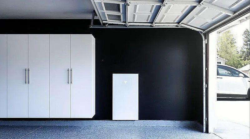 Tesla представи 130-килограмовия домашен акумулатор Powerwall 3 с вграден соларен инвертор