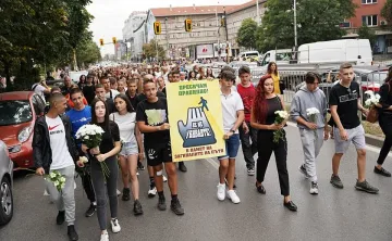 Учители и ученици разплакаха София с протест за прегазения Филип