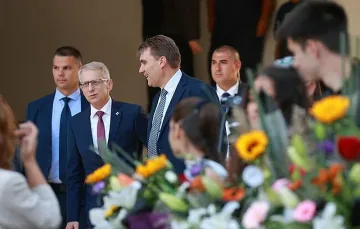 Денков просълзи собствената си гимназия в първия учебен ден