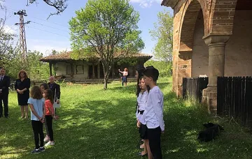 С физически или виртуални пари трябва да стартират първокласниците