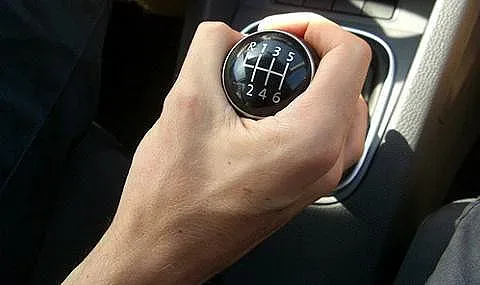 Полицай хванат в нарушение, искат оставката му