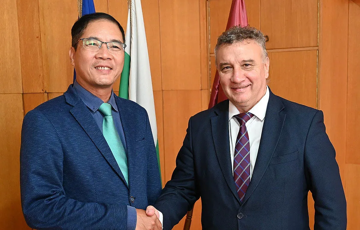 Председателят на виетнамското Национално събрание с лекция в УНСС