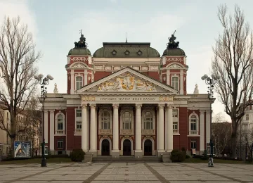 Хитов спектакъл тръгва в Народния