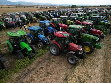 Земеделците готови да влязат с тракторите в София