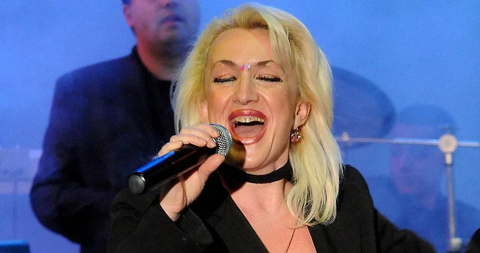 Чудо ли е! Сашка Васева се връща на сцената