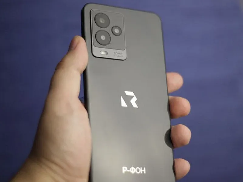 Руснаците пуснаха смартфон, който не може да бъде подслушван или следен