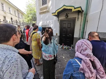 Молят Св. Серафим да отвори Руската църква