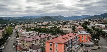 Азербайджан контролира Нагорни Карабах, арменци палят къщи