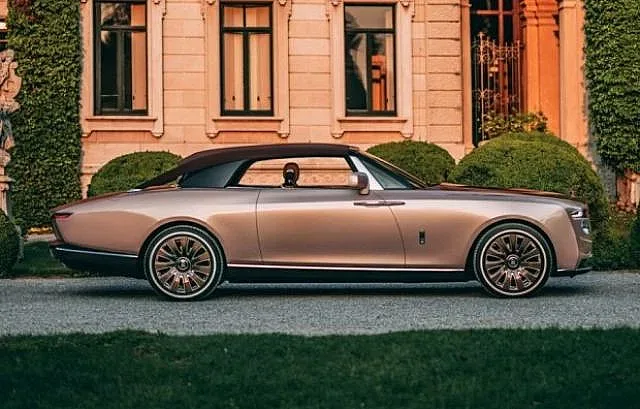 Футболист на Манчестър Юнайтед потроши кола за 700 бона