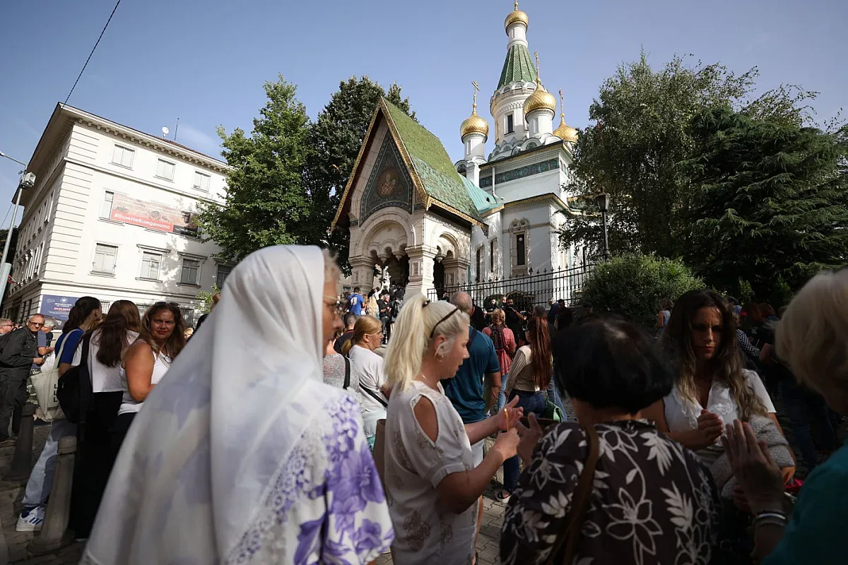 Заподозряха политическа игра в затварянето на Руската църква