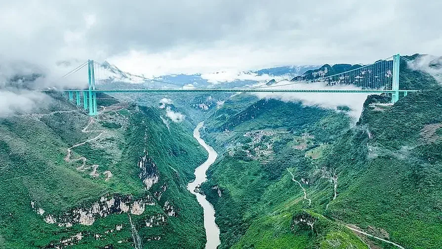 Най-високият мост в света. Китай счупи два рекорда