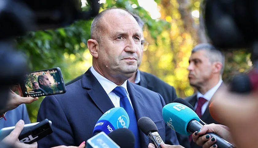 Радев посече управляващите за изгонените руски агенти