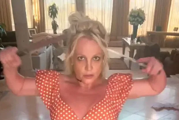 Световна поп легенда полудя! Извърши безумие