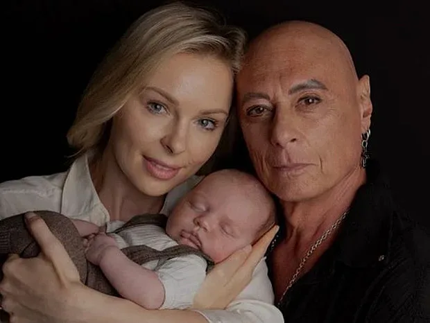 Изненадата! Голяма рок легенда стана баща на 72