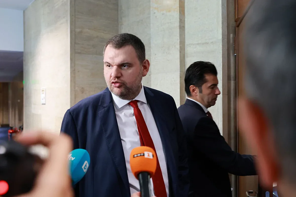 Пеевски със сигнал до главния прокурор за Руската църква