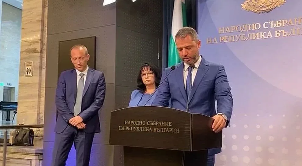 Депутати от ГЕРБ скочиха в парламента! Предупреждават за погром