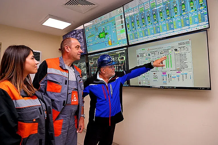 "Елаците-Мед" отглежда кадрите си от студентската скамейка