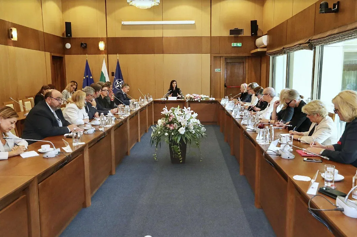 Габриел се срещна с посланиците на държавите членки на ЕС